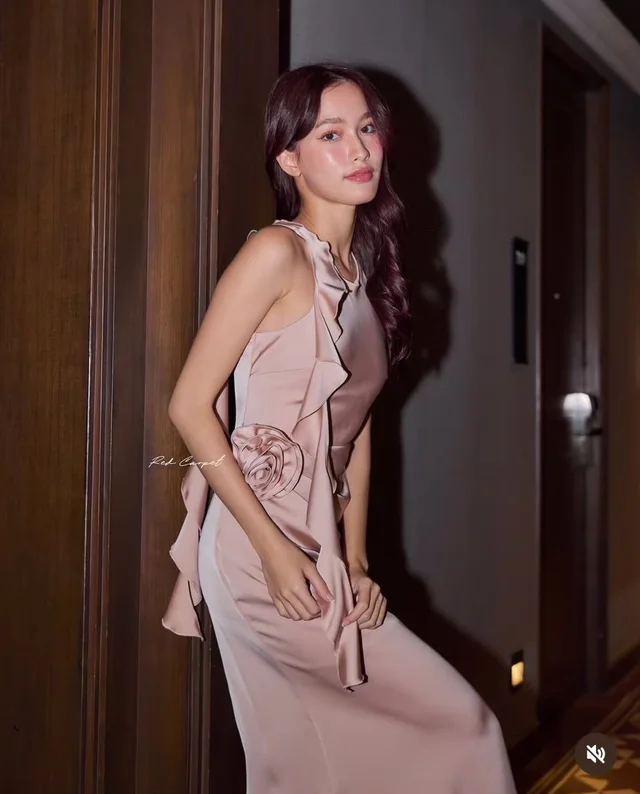 เดรสยาวชมพูหรูหวาน สไตล์เรียบแพง