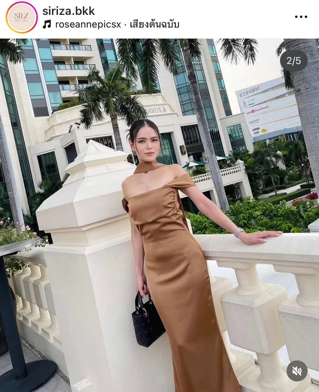 เดรสเปิดไหล่น้ำตาลหรู สไตล์เรียบแพง thumbnail 4