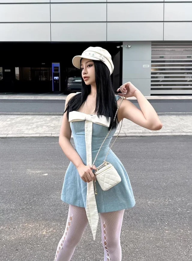 เดรสสายเดี่ยวฟ้าหวาน สไตล์คุณหนูน่ารัก thumbnail 4