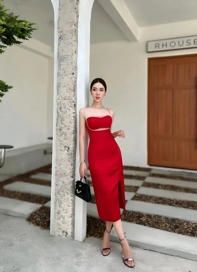 เดรสสายเดี่ยวแดงหรู สไตล์เรียบแพง thumbnail 2