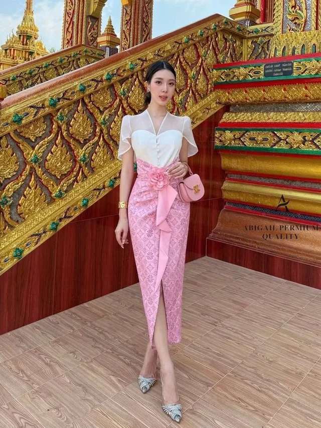 ชุดไทยประยุกต์ชมพูหวานสุภาพ หรูละมุน