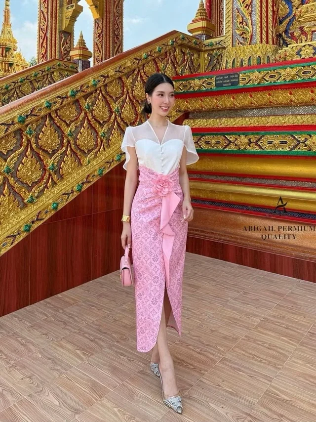 ชุดไทยประยุกต์ชมพูหวานสุภาพ หรูละมุน (alternate)