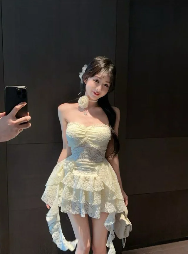 CHE CL – เดรสลูกไม้สีครีมหวานหรู Mini Dress