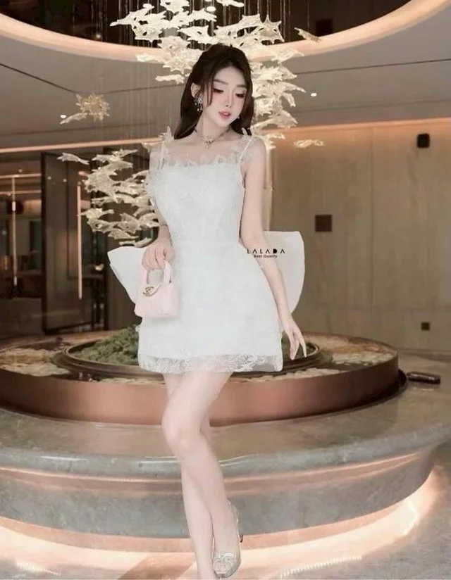 MARA – เดรสลูกไม้สีขาวหวานหรู Mini Dress thumbnail 4