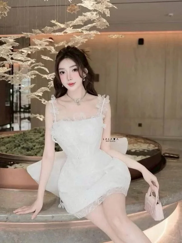 MARA – เดรสลูกไม้สีขาวหวานหรู Mini Dress 1