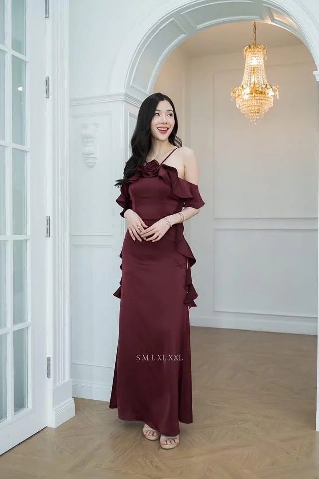 เดรสเปิดไหล่สีไวน์แดงหรูหวาน Long Dress thumbnail 2