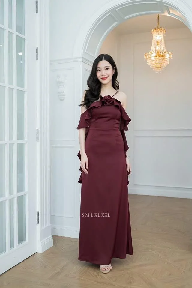 เดรสเปิดไหล่สีไวน์แดงหรูหวาน Long Dress