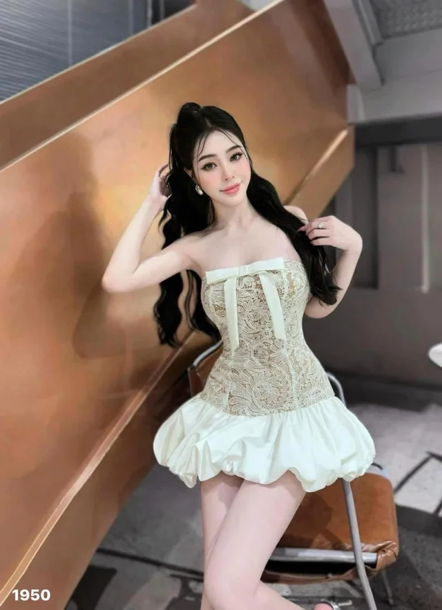 เดรสเกาะอกลายลูกไม้ทองหวานหรู Mini Dress