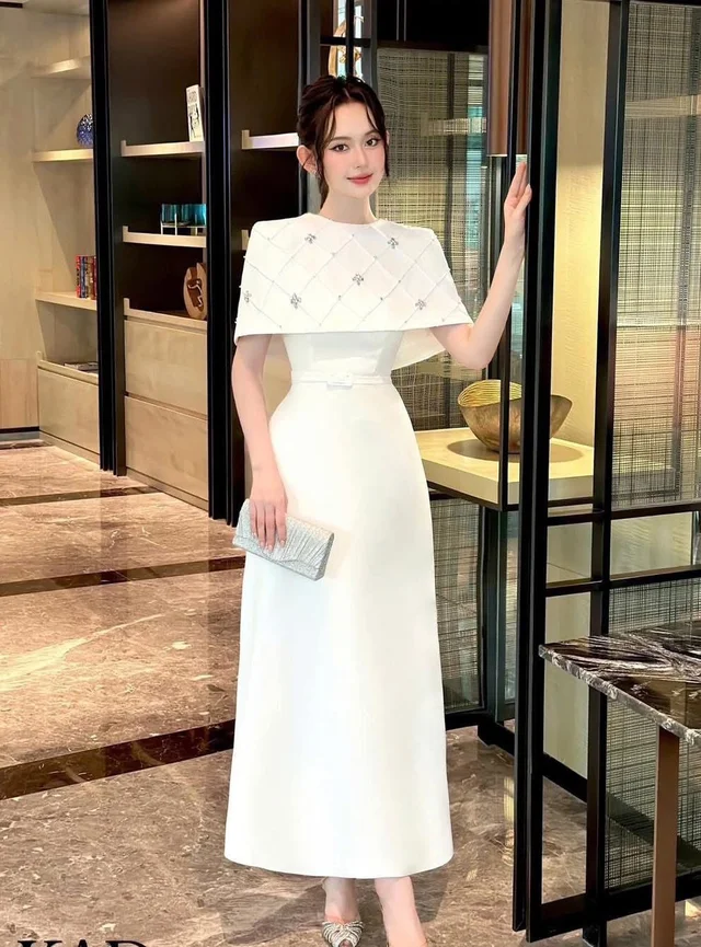 เดรสยาวสีขาวสุภาพหรู Long Dress