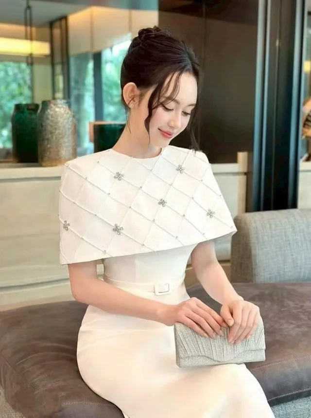 เดรสยาวสีขาวสุภาพหรู Long Dress thumbnail 2