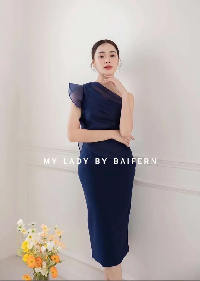 My Lady by Baifern – เดรสไหล่เฉียงสีน้ำเงินหรูสุภาพ Midi Dress thumbnail 4