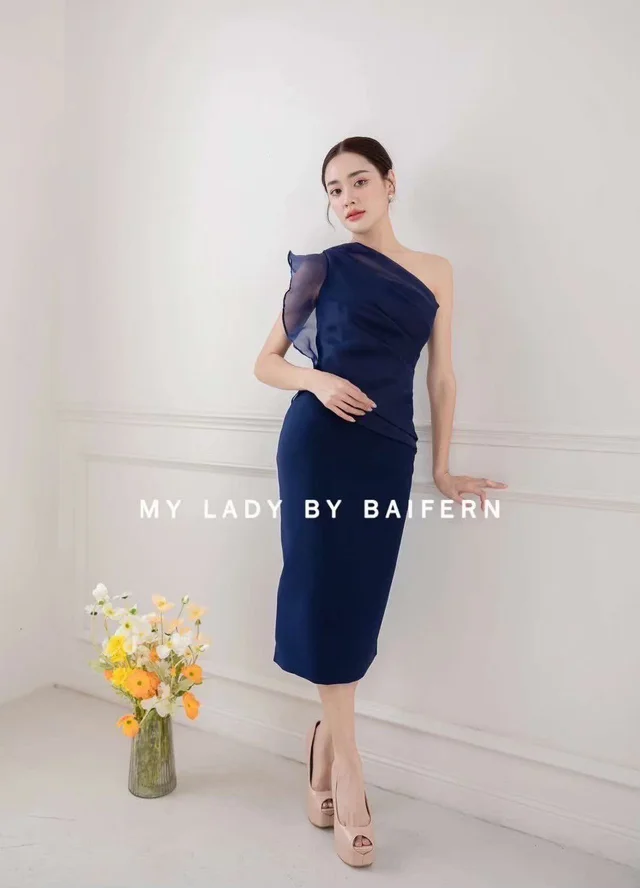 My Lady by Baifern – เดรสไหล่เฉียงสีน้ำเงินหรูสุภาพ Midi Dress thumbnail 2