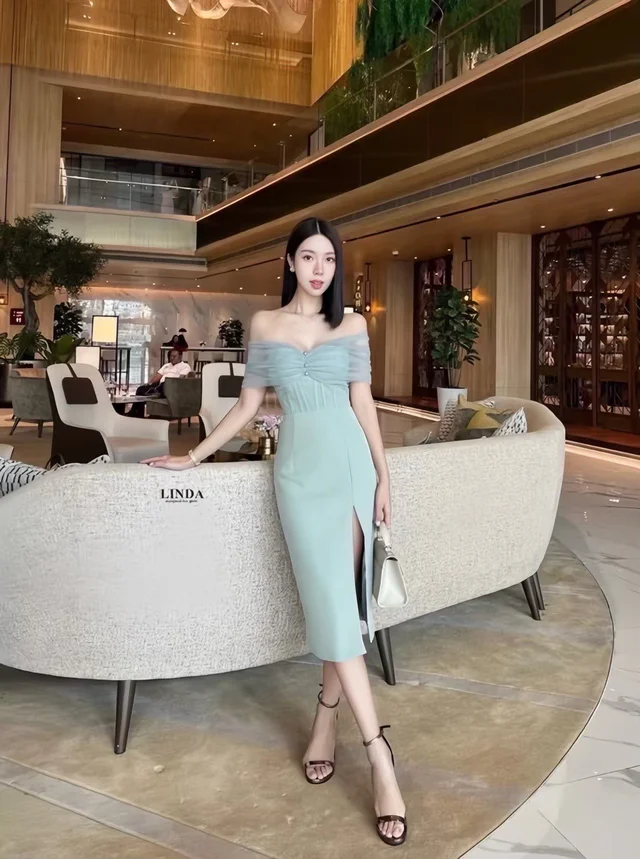 LINDA – เดรสเปิดไหล่สีเขียวมิ้นต์หวานหรู Midi Dress