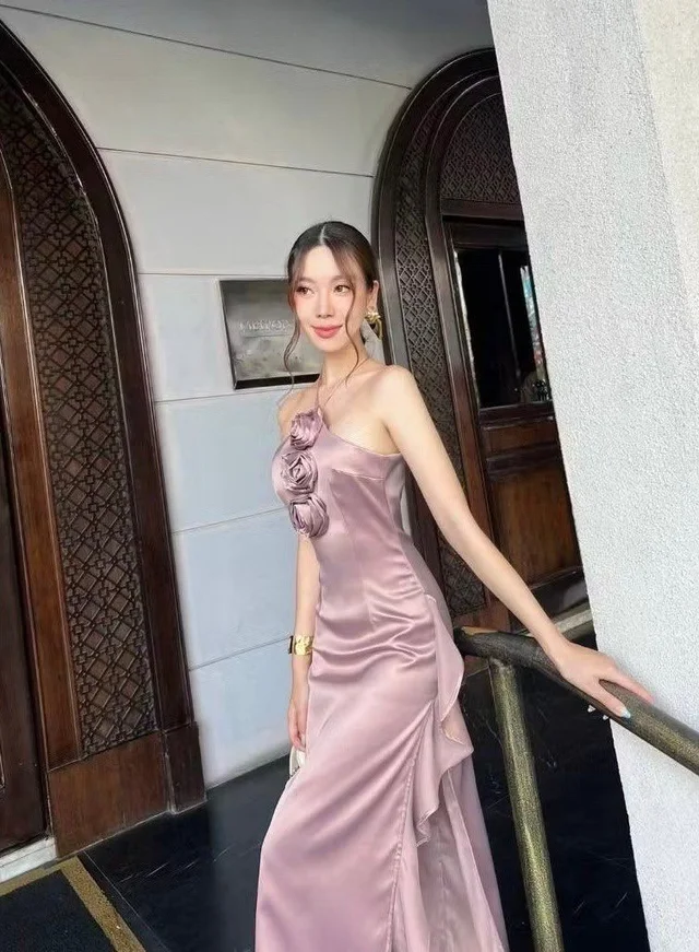 เดรสสายคล้องคอสีชมพูหรูหวาน Long Dress thumbnail 4