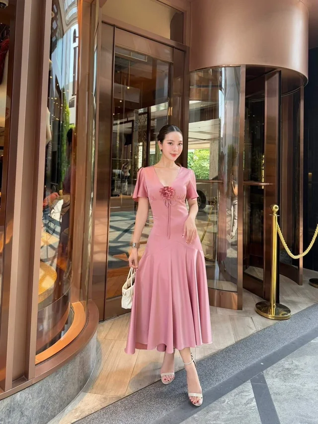 เดรสสีชมพูหวานสุภาพทรงเรียบหรู Long Dress