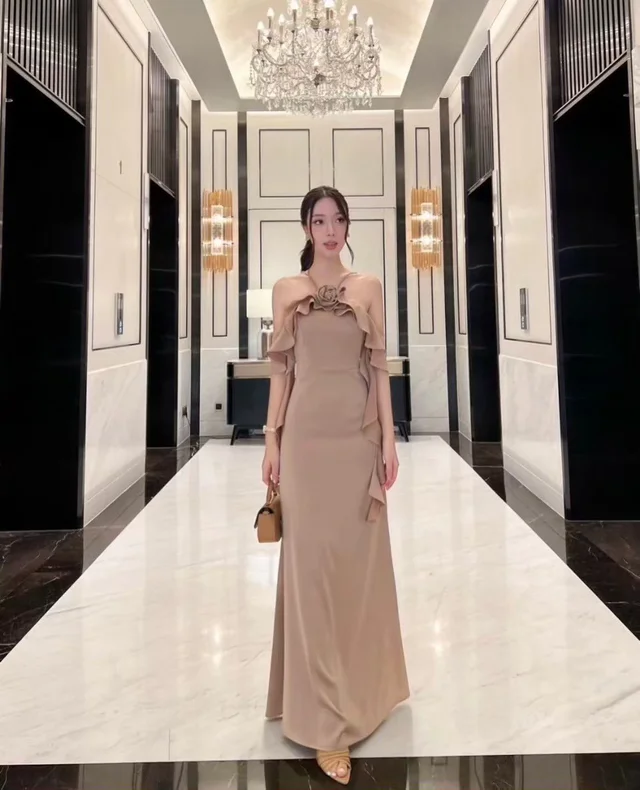 เดรสยาวน้ำตาลนู้ดหรูสุภาพ Elegant Nude Brown Long Dress