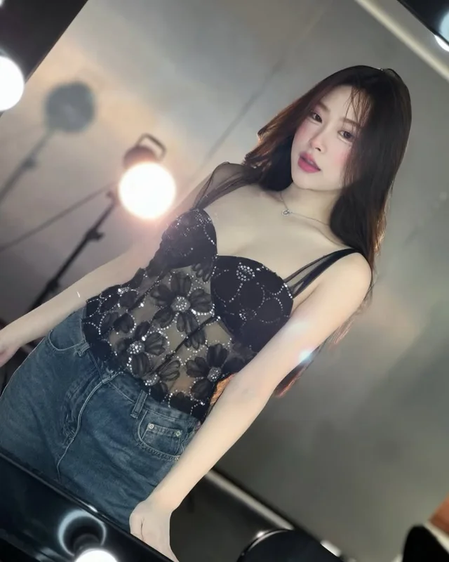 Nary studio เสื้อเกาะอกปาดไหล่แต่งลูกไม้ดำ  thumbnail 3