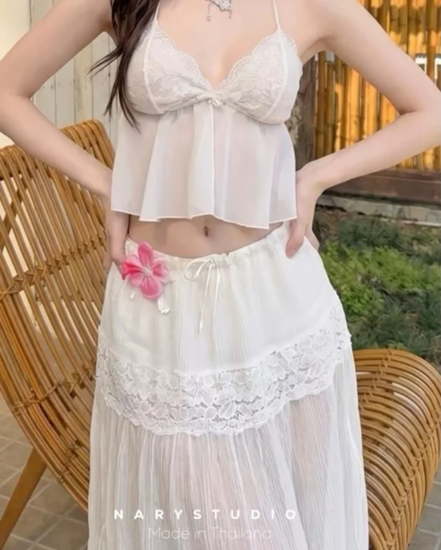 ชุดเซ็ต Nary studio เสื้อลูกไม้และกระโปรงยาวสีครีม  thumbnail 4