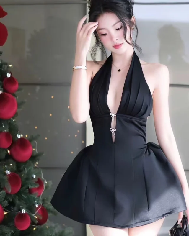 Kulis เดรสสั้นคอวี halter สีดำ (alternate)