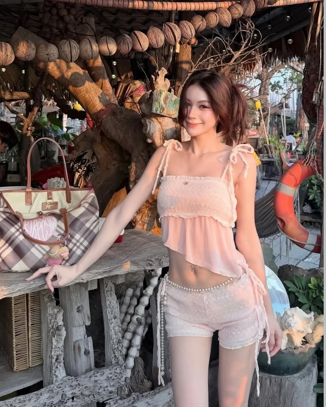 Rika ชุดเซ็ตเสื้อครอปและกางเกงขาสั้น C26 thumbnail 4