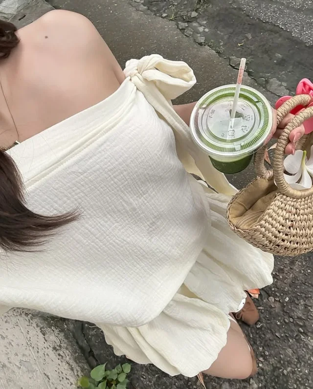 Everyday เดรสสั้นเปิดไหล่กระโปรงบอลลูน A39 thumbnail 4