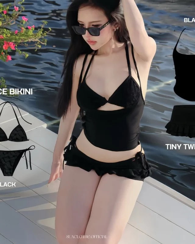 SuaClothe ชุดว่ายน้ำสีดำ เสื้อคล้องคอพร้อมกระโปรงสั้น (alternate)