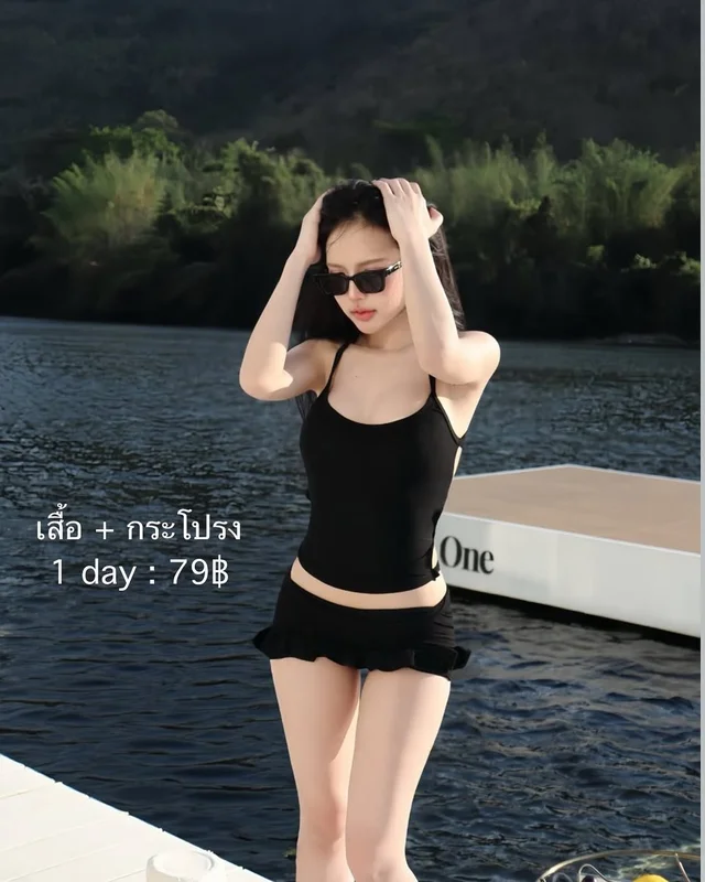 SuaClothe ชุดว่ายน้ำสีดำ เสื้อคล้องคอพร้อมกระโปรงสั้น thumbnail 3