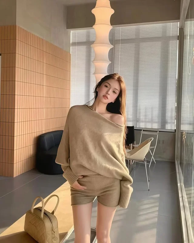 Bellin Closet ชุดเซตไหมพรมปาดไหล่ สีเบจ (alternate)