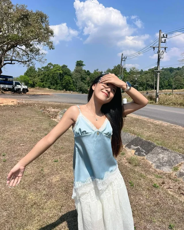 เสื้อสายเดี่ยว Feelfree แต่งลูกไม้ (alternate)