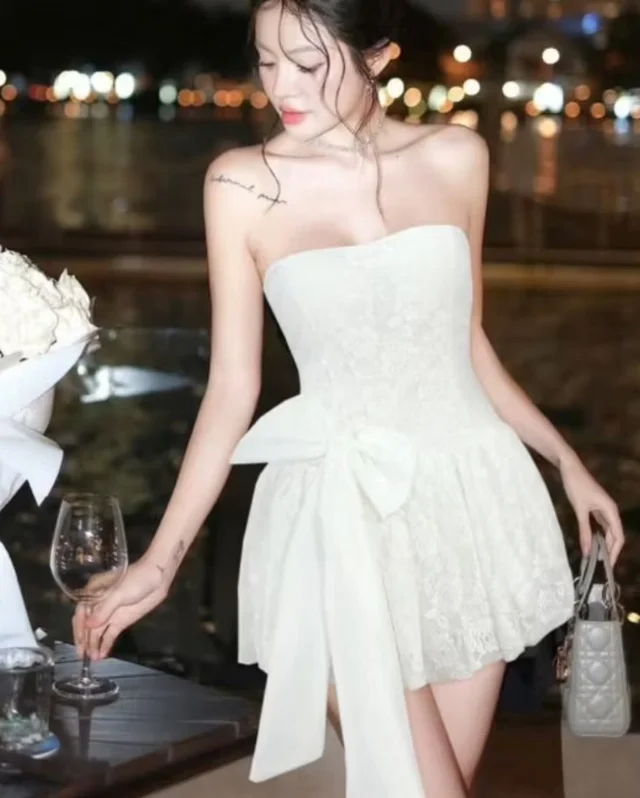 ชุดเดรสสั้นเกาะอกสีขาว Bellin Closet thumbnail 3