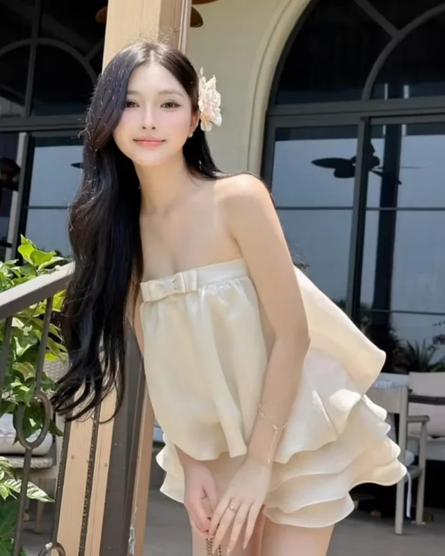 ชุดเซ็ตเสื้อเกาะอกและกระโปรงสั้น Bellin Closet (alternate)