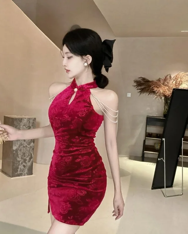ชุดกี่เพ้ากำมะหยี่แดงประดับมุก thumbnail 3