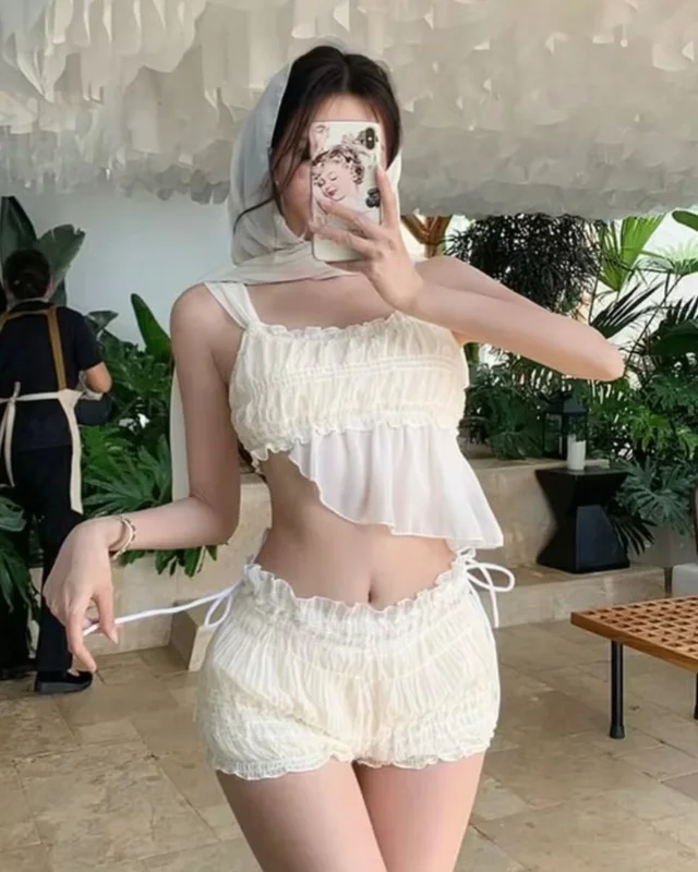 Bellin Closet ชุดเสื้อครอปและกางเกงขาสั้นระบาย  thumbnail 4