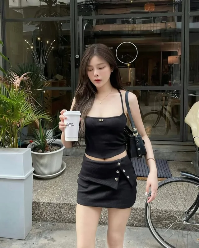 Unigam ชุดเซ็ตเสื้อครอปคอ halter และกระโปรงสั้น  thumbnail 6