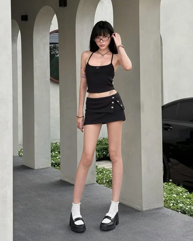 Unigam ชุดเซ็ตเสื้อครอปคอ halter และกระโปรงสั้น  thumbnail 3