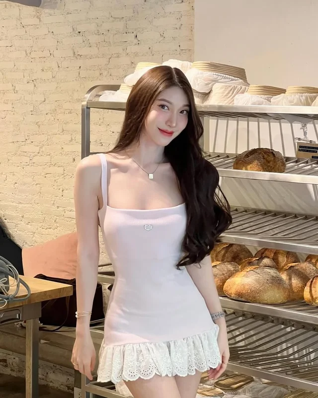 Feelfree เดรสสั้นสายเดี่ยวสีชมพูชายระบาย  thumbnail 3