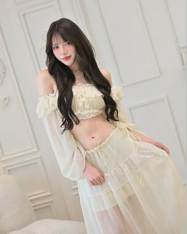 ชุดเซ็ตเสื้อครอปและกระโปรงยาว Nary Studio thumbnail 4
