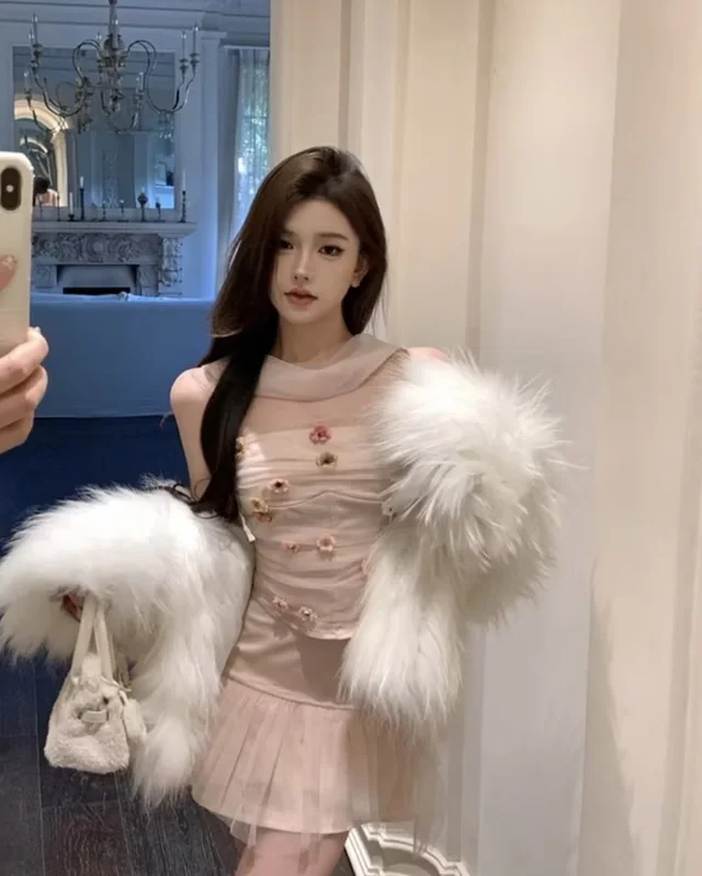 ชุดเซ็ต Bellin Closet โทนชมพู  เกาะอกปักดอก  กระโปรงสั้น thumbnail 3