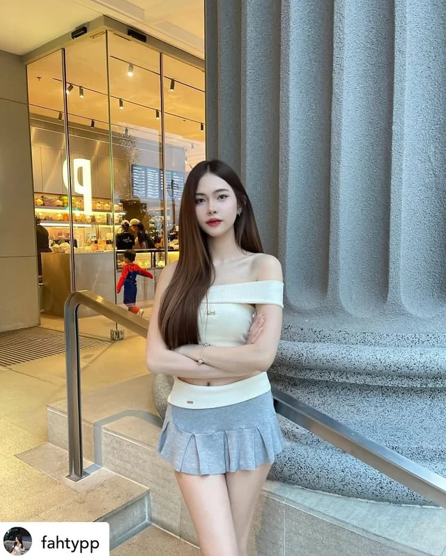 เสื้อครอป Unigam เปิดไหล่มีดีเทล (alternate)