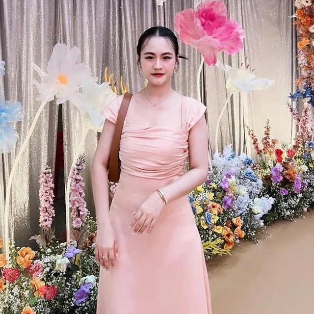 Pirunya official เดรสยาวไหล่ปาดสีชมพู (alternate)