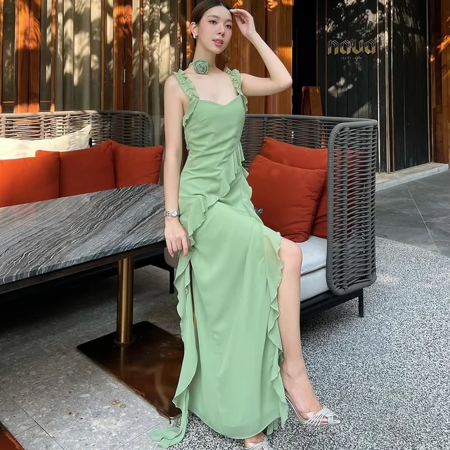 Firr Sarah Dress เดรสราตรียาวสีเขียว (alternate)
