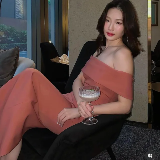 เดรสยาว Off Shoulder Firrr Ploy Dress (alternate)