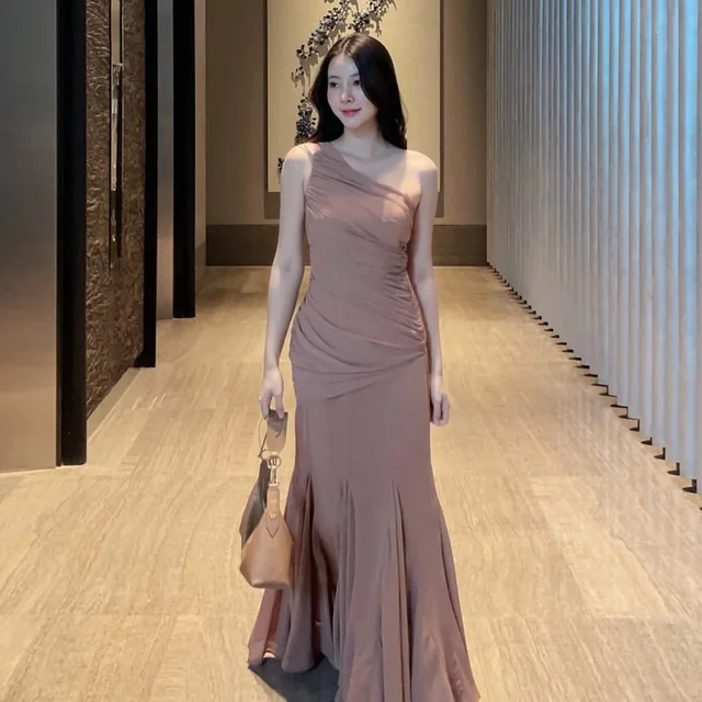 Firrr Official ชุดราตรีไหล่เดี่ยวสีเบจ One Shoulder Long Dress thumbnail 2