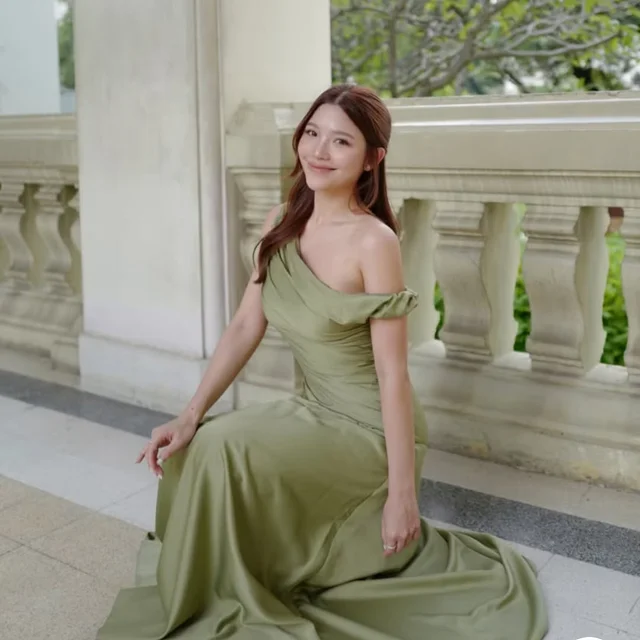 Pirunya เดรสยาวไหล่เดียวสีเขียวมะกอก thumbnail 3