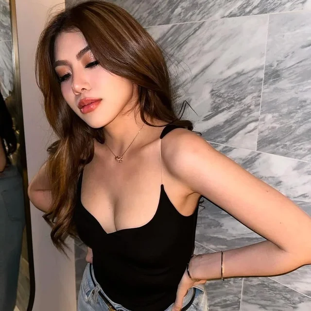 CURVF BKK FOMO TOP เสื้อสายเดี่ยวสีดำ (alternate)