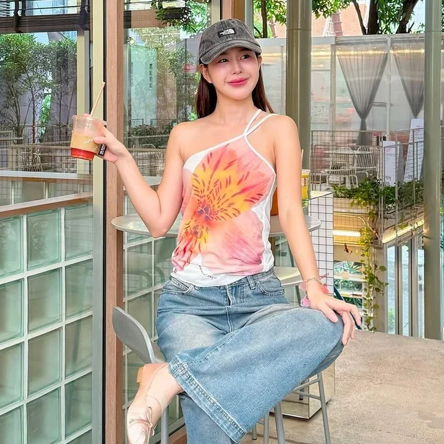 WEEKEND BEGINS ALS LILY เสื้อกล้ามลายดอกไม้  (alternate)
