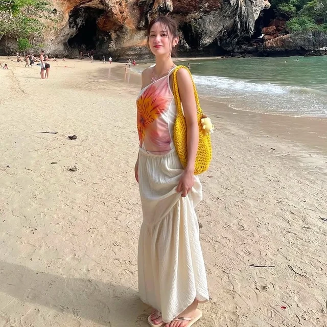 WEEKEND BEGINS ALS LILY เสื้อกล้ามลายดอกไม้  thumbnail 2