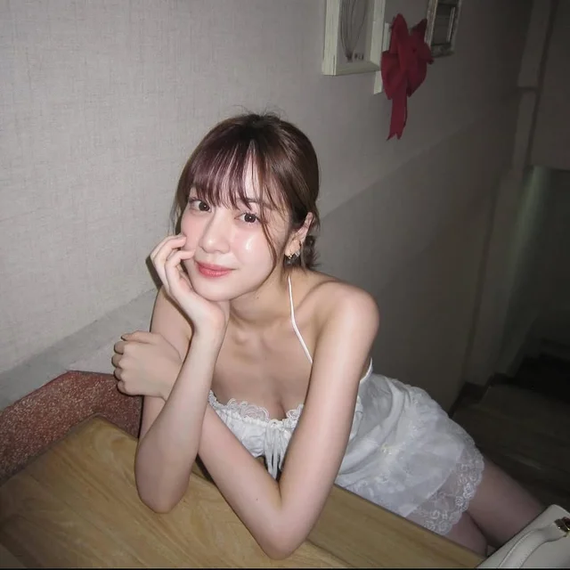 Zyrus Khaosarn เดรสสั้นสีขาว thumbnail 3