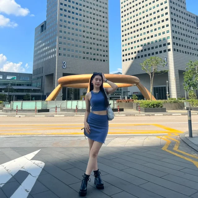 เซ็ตเสื้อครอปกระโปรงสั้นสีฟ้าน้ำเงิน (alternate)