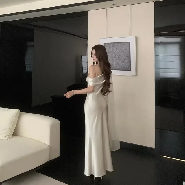 เดรสยาวเปิดไหล่สีครีม thumbnail 3